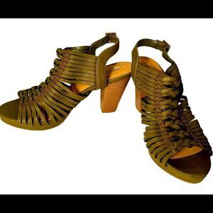 City Classified Army Green Laser Cut Gladiator Peep Toes Buckle Up Sandals Sz 7